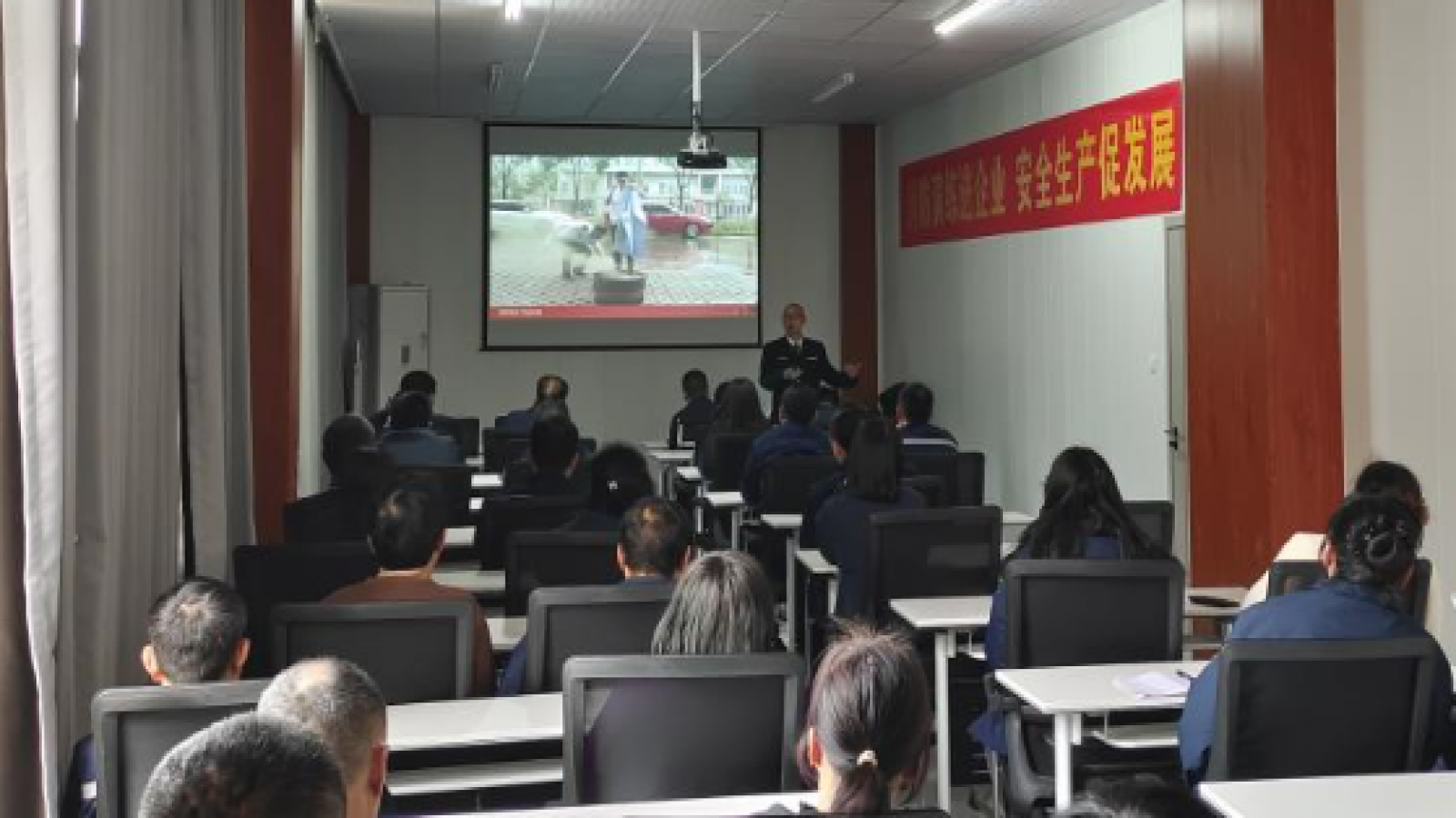 以练为战防患未“燃”!湖北丰盈复工复产春季防火演练筑牢安全生产防线